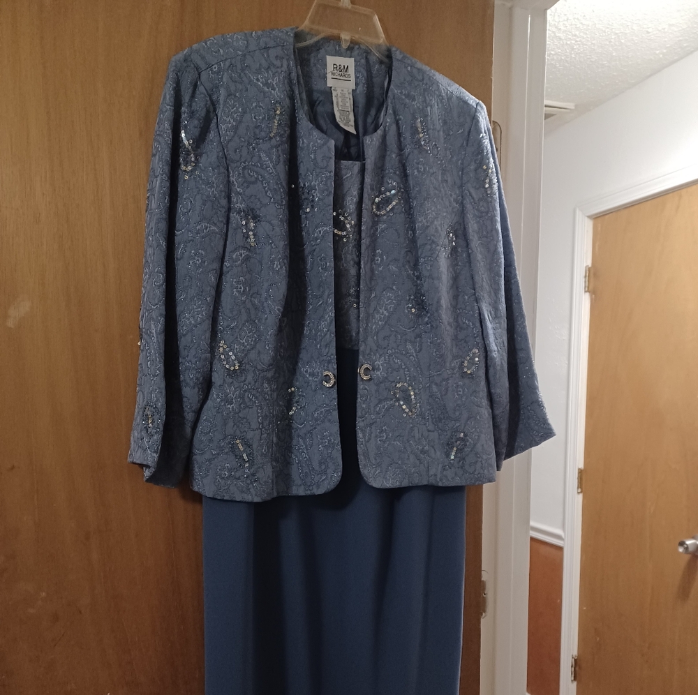 Beautiful formal dress for any occasion 💙 - Picture 1 of 3